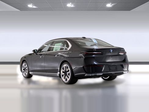Used 2026 BMW i7 eDrive50 RWD image 3