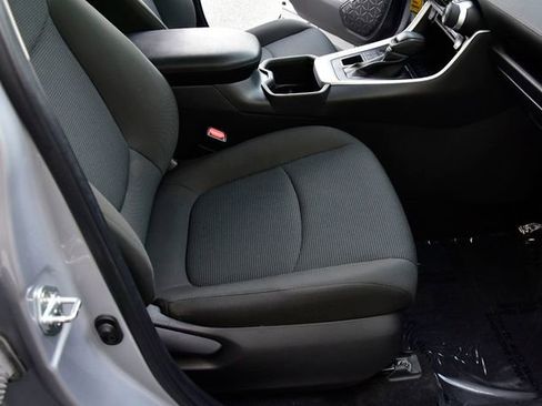 Used 2022 Toyota RAV4 LE image 12