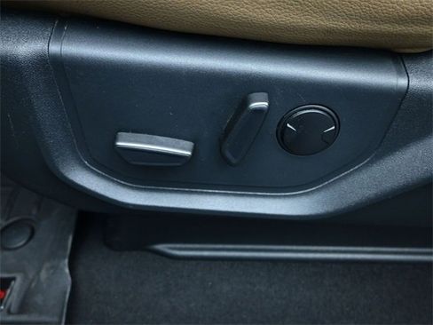 Used 2022 Ford F250 Lariat w/ Lariat Value Package image 9