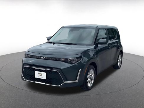 Used 2025 Kia Soul LX w/ LX Technology Package FWD image 5