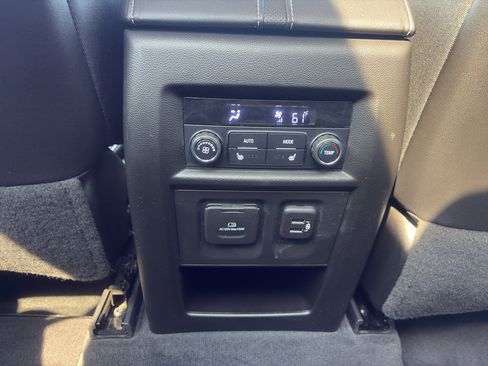 Used 2021 Chevrolet Traverse High Country AWD/4WD image 11