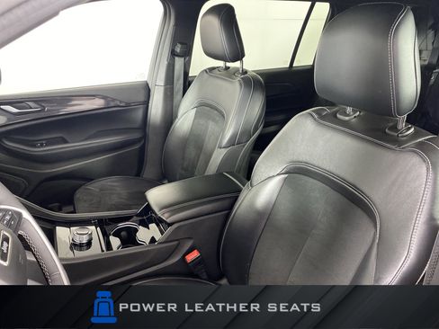 Used 2023 Jeep Grand Cherokee L Laredo image 16