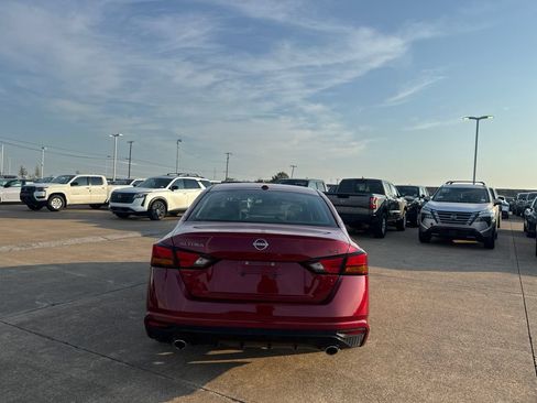 Certified 2025 Nissan Altima 2.5 SR w/ SR Premium Package FWD image 17