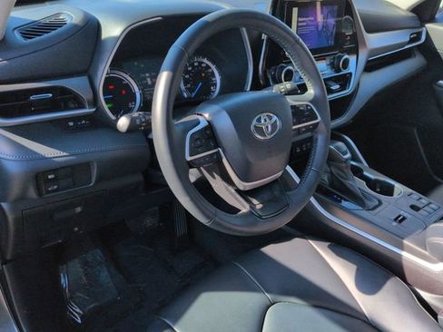 Used 2023 Toyota Highlander XLE image 11