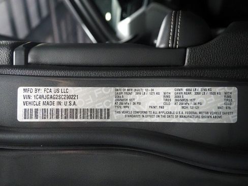 Used 2025 Jeep Grand Cherokee Altitude RWD image 63