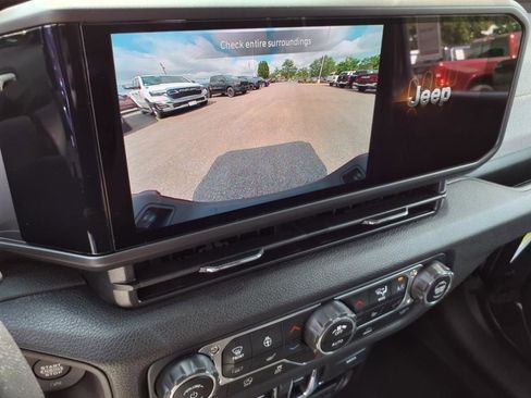 New 2025 Jeep Gladiator Sport image 19