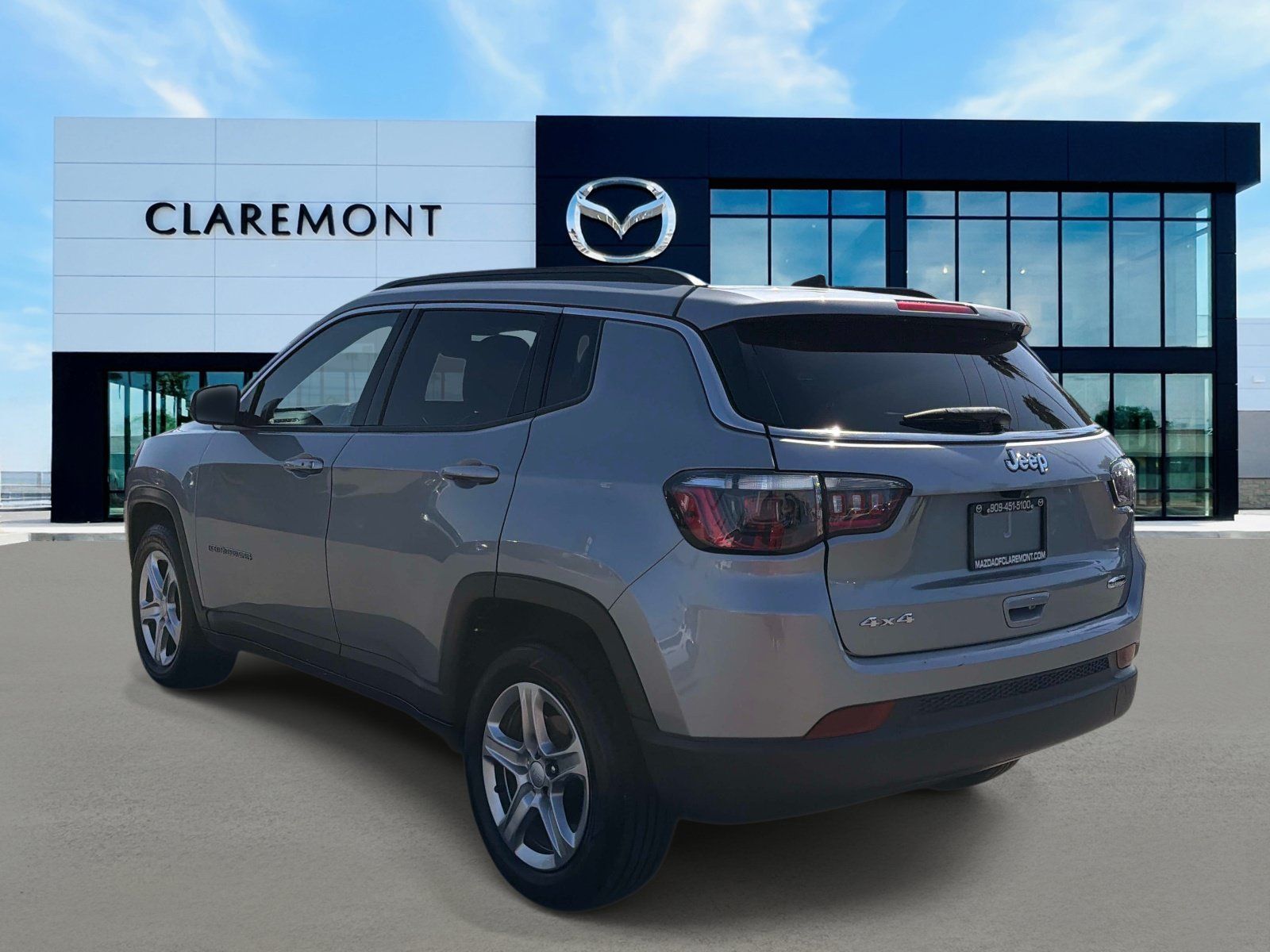 Used 2024 Jeep Compass Latitude AWD/4WD image 6