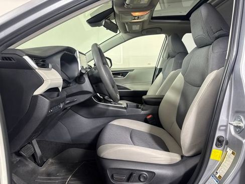Used 2019 Toyota RAV4 XLE w/ Convenience Package AWD/4WD image 11