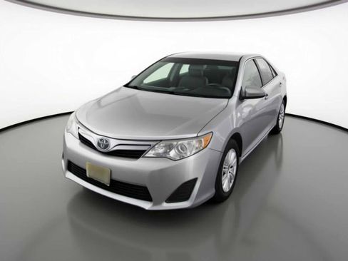 Used 2013 Toyota Camry LE image 1