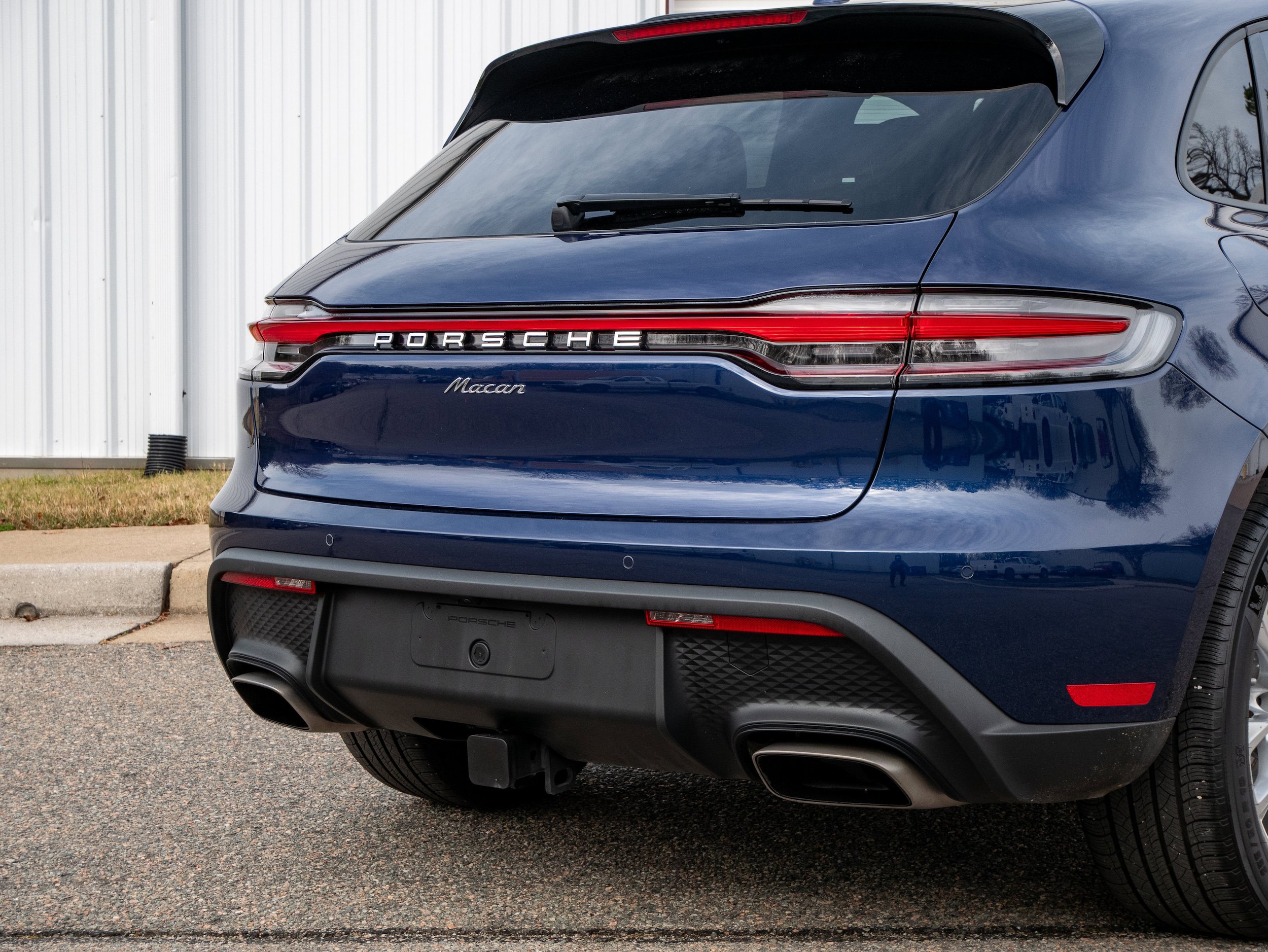Certified 2025 Porsche Macan AWD/4WD image 17