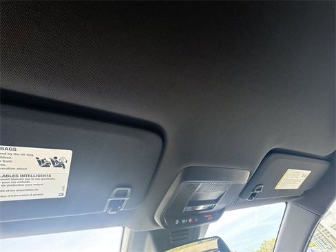 New 2025 Chevrolet Equinox EV LT image 19