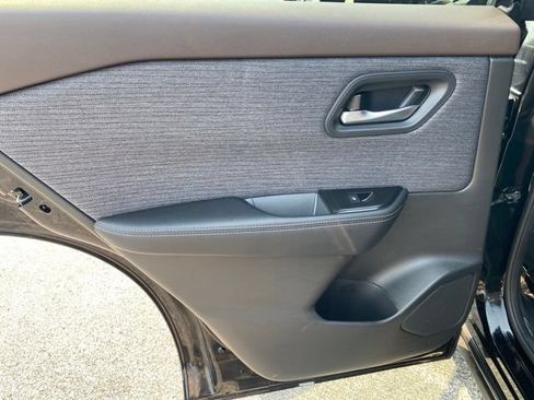 Used 2023 Nissan Rogue SV AWD/4WD image 28