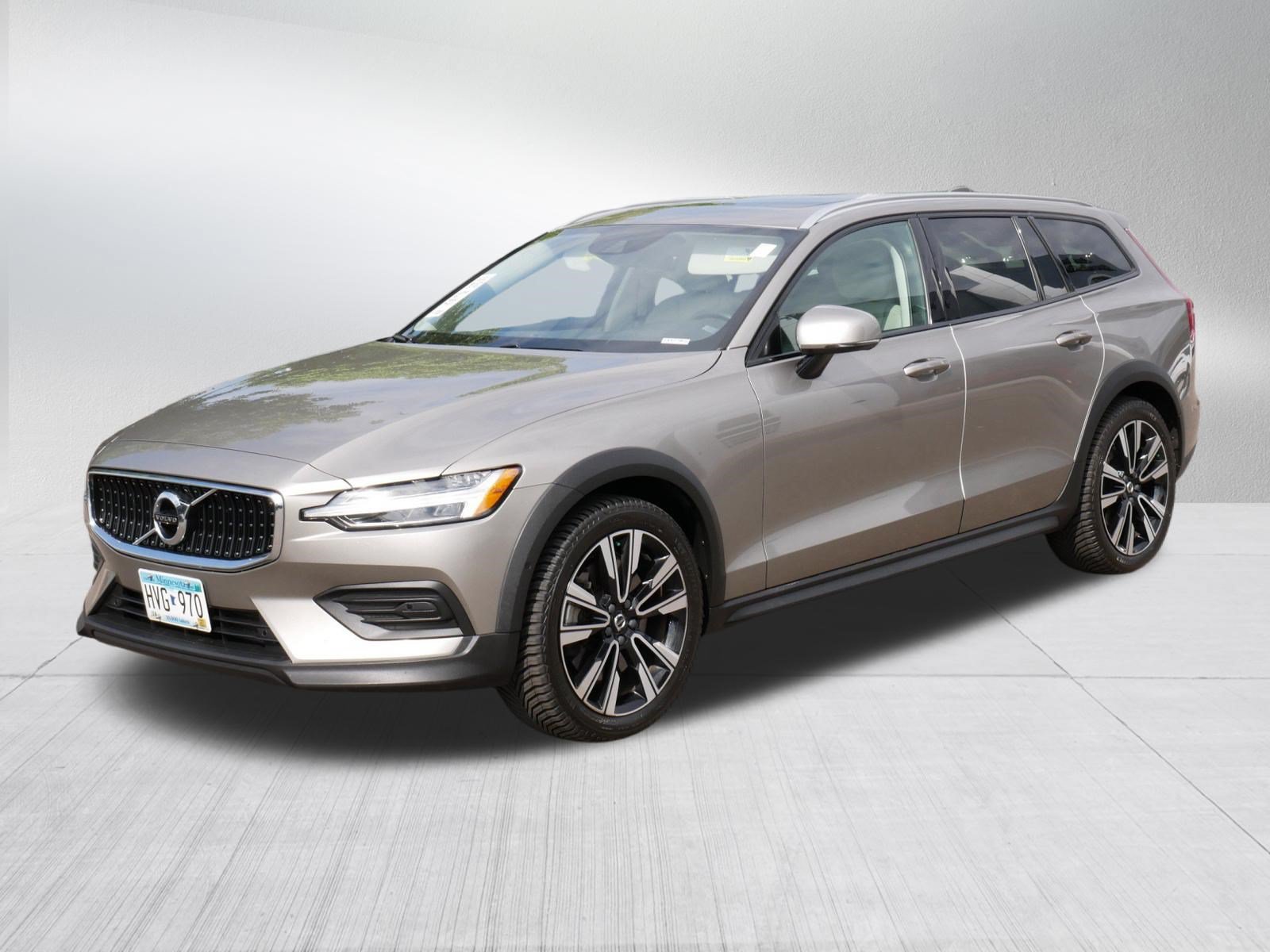 Used 2020 Volvo V60 T5 Cross Country AWD/4WD image 3