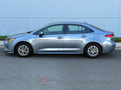 Used 2020 Toyota Corolla LE FWD image 3
