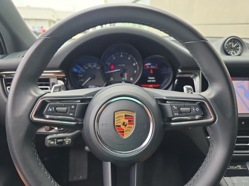 Certified 2023 Porsche Macan AWD/4WD image 17