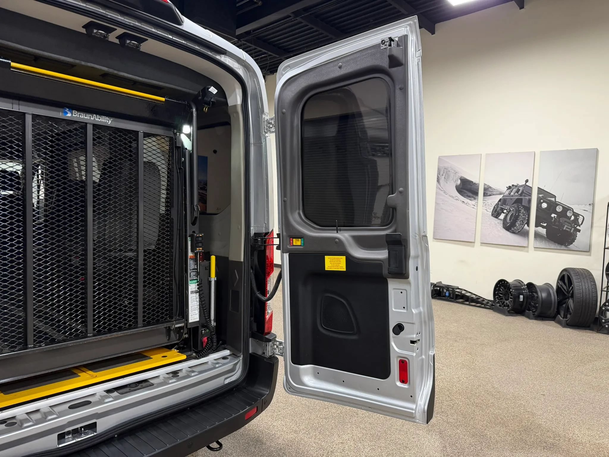 Used 2019 Ford Transit 250 148 Medium Roof RWD image 52