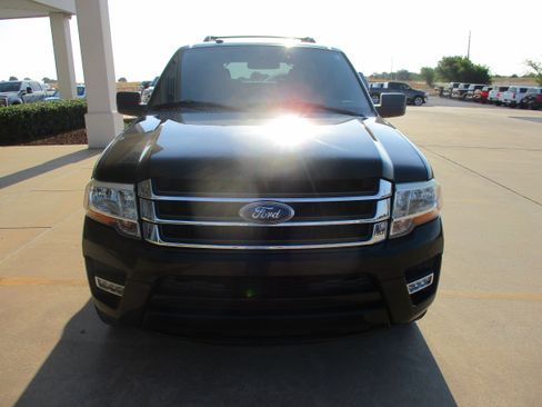 Used 2016 Ford Expedition XLT w/ Equipment Group 202A RWD image 12