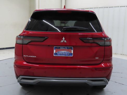 Used 2025 Mitsubishi Outlander SE FWD image 4