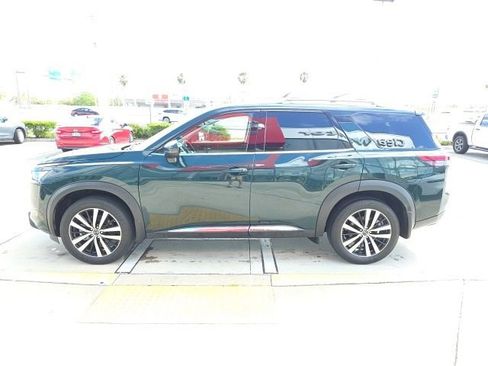 Used 2025 Nissan Pathfinder Platinum w/ Cargo Package image 7