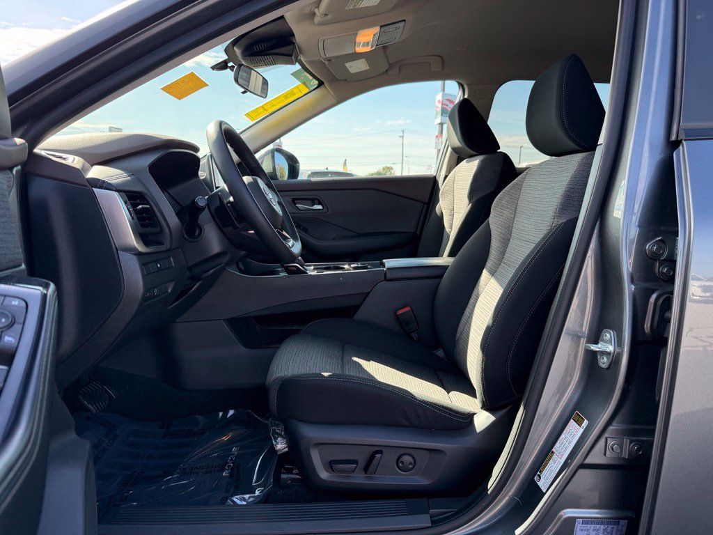 Used 2023 Nissan Rogue SV AWD/4WD image 23