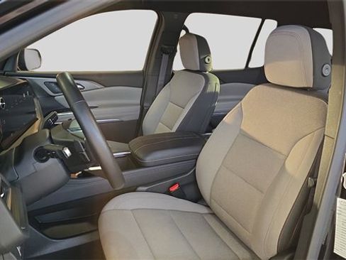 Used 2025 Chevrolet Traverse LT image 11