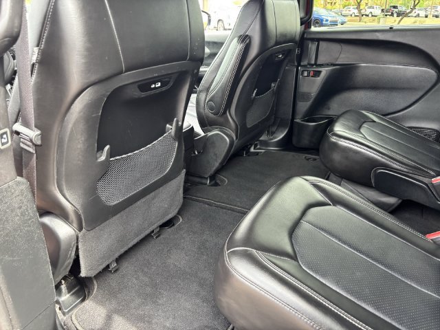 Used 2025 Chrysler Pacifica Select FWD image 18