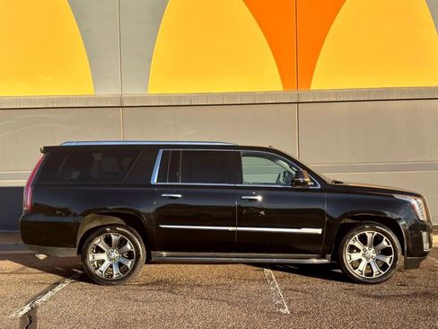 Used 2016 Cadillac Escalade ESV Luxury image 2