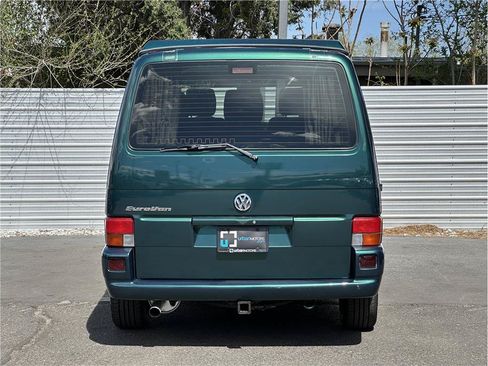 Used 2003 Volkswagen Eurovan MV FWD image 11