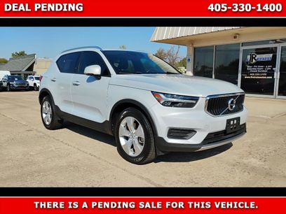 Used 2022 Volvo XC40 T4 Momentum