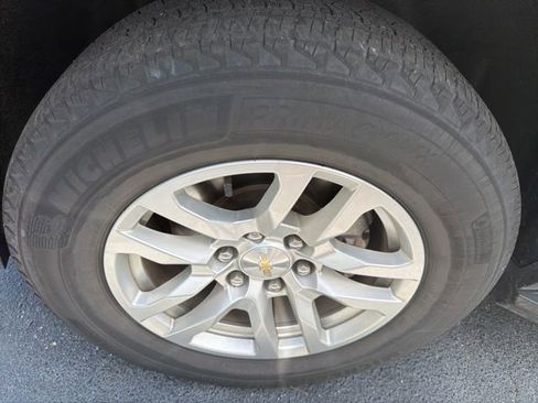 Used 2022 Chevrolet Tahoe LT w/ Luxury Package RWD image 6