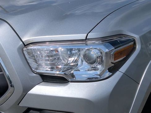 Used 2022 Toyota Tacoma SR5 w/ SR5 Appearance Package (SM) RWD image 10