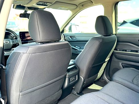 New 2026 Nissan Pathfinder SV w/ SV Premium Package FWD image 15
