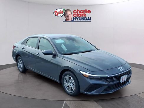 New 2026 Hyundai Elantra SE FWD image 7