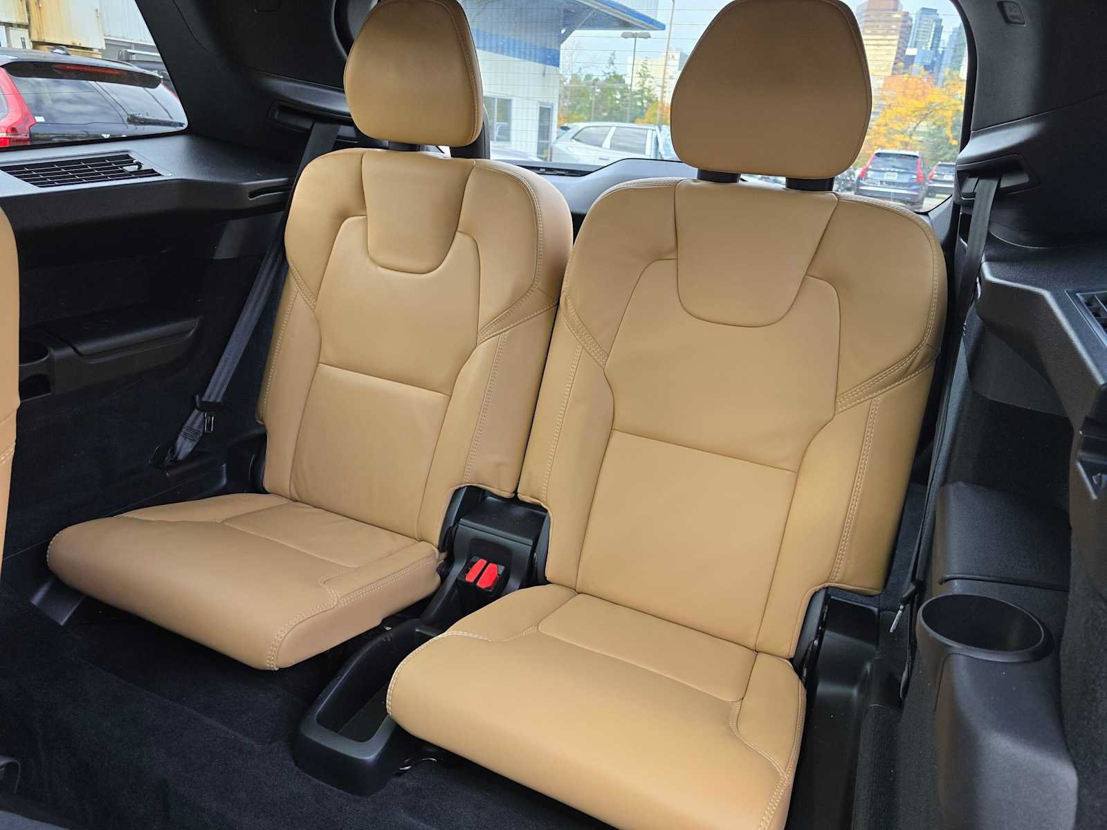Certified 2024 Volvo XC90 T8 Ultimate w/ Protection Package Premier AWD/4WD image 18