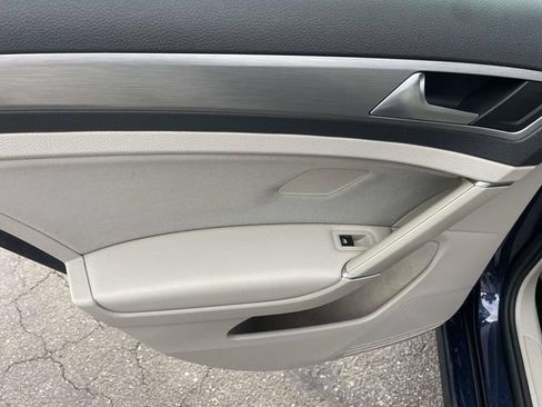 Used 2017 Volkswagen Golf S FWD image 18