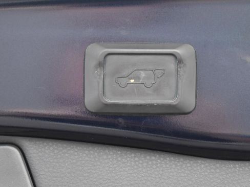 Used 2020 Toyota RAV4 XLE Premium FWD image 51