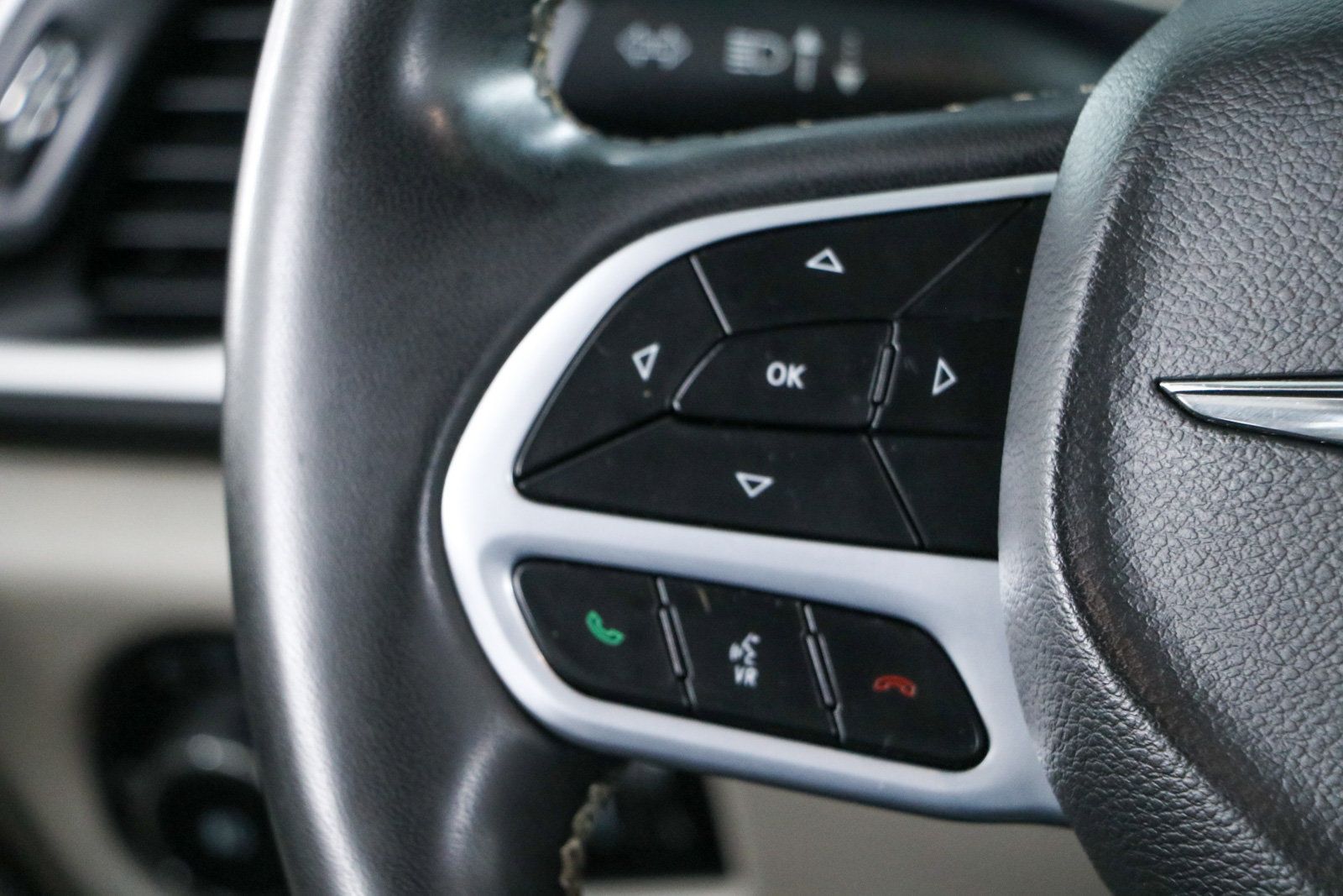 Used 2022 Chrysler Pacifica Touring-L FWD image 13