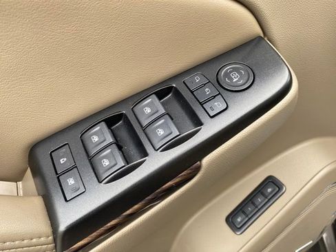 Certified 2019 GMC Yukon SLT w/ Premium Edition image 18