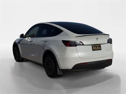 Used 2023 Tesla Model Y Long Range image 10
