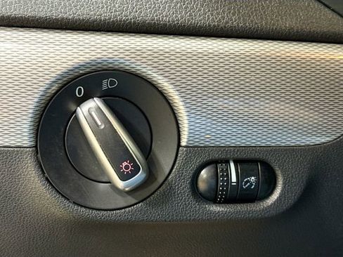 Used 2015 Volkswagen Jetta SE image 12