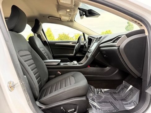 Used 2019 Ford Fusion SE FWD image 18