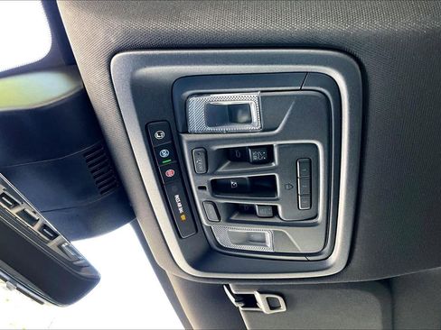 Used 2024 Chevrolet Silverado 1500 High Country w/ Technology Package AWD/4WD image 32