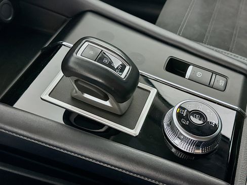 Used 2023 Mitsubishi Outlander SE image 25