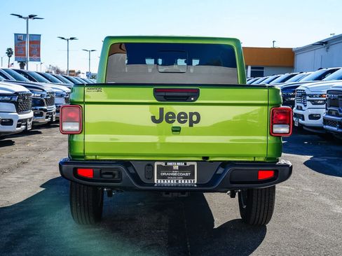 Used 2025 Jeep Gladiator Sport image 5