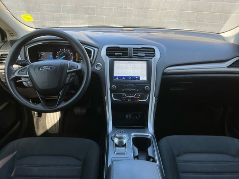 Used 2020 Ford Fusion SE FWD image 15