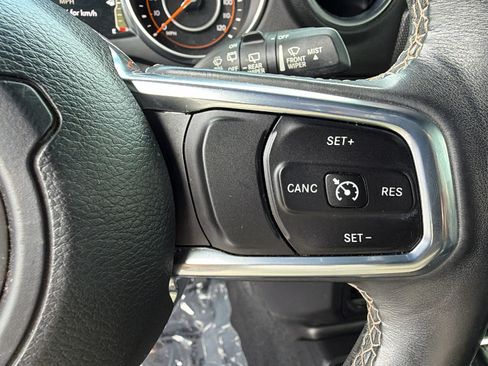 Used 2018 Jeep Wrangler Unlimited Sahara w/ Cold Weather Group AWD/4WD image 27