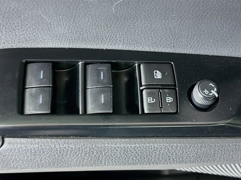 Used 2025 Toyota Camry SE image 15