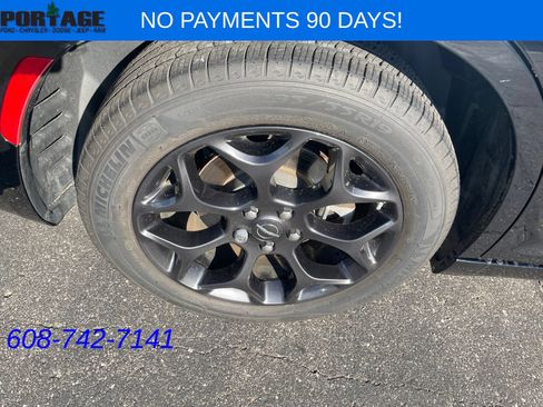 Used 2022 Chrysler 300 Touring w/ Sport Appearance Package AWD/4WD image 8