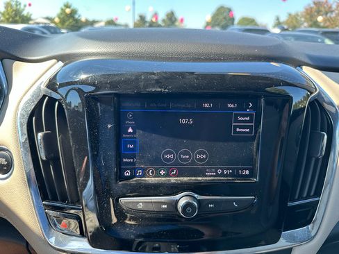 Used 2022 Chevrolet Traverse LS image 13