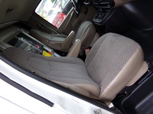 Used 2007 GMC Savana 3500 image 17